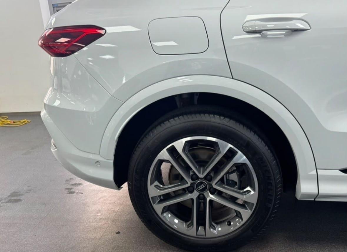 Audi Q5 Sportback 40TDI, 2025, Белый — фото 3
