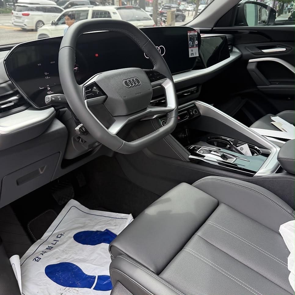 Audi Q5 Sportback 40TDI, 2025, Белый — фото 7