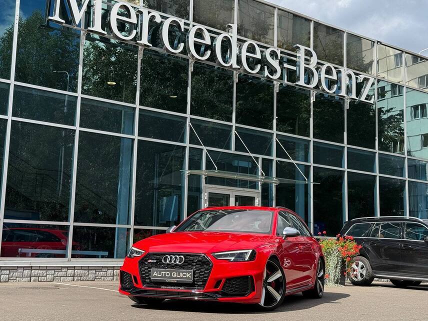 Audi RS4, 2018, Красный