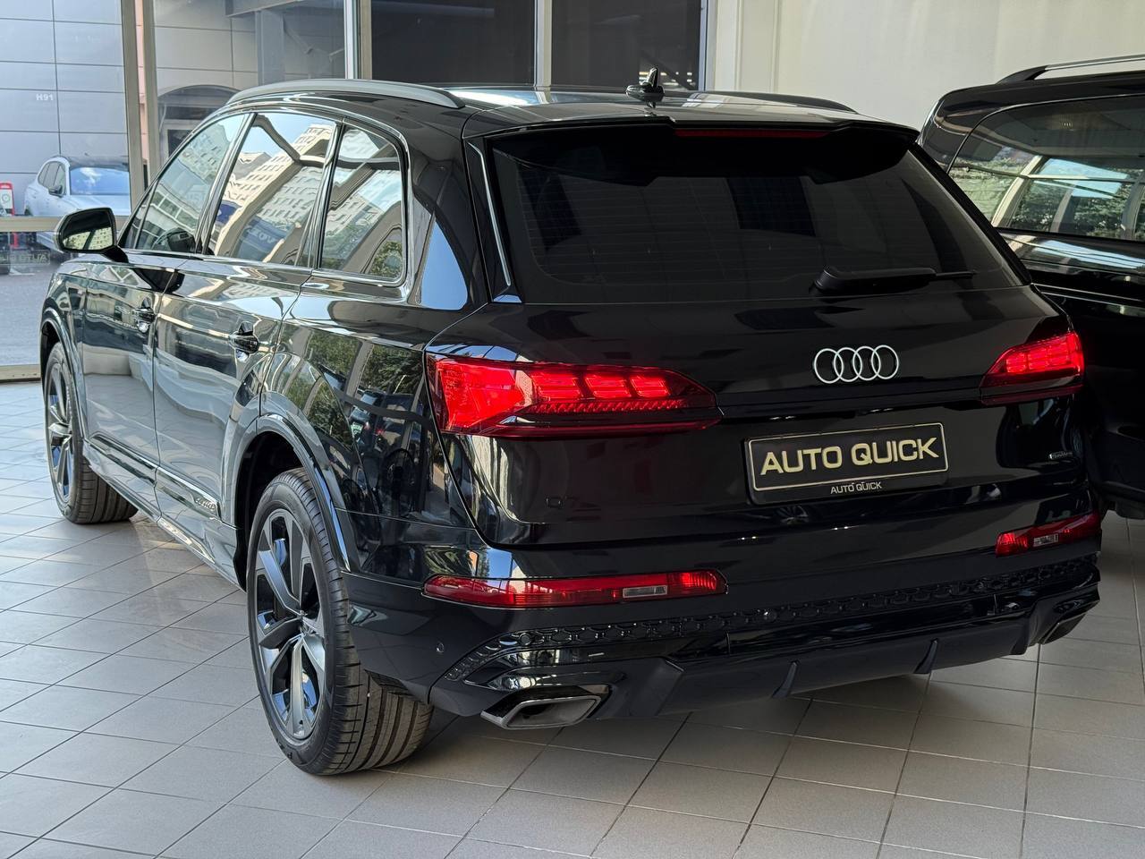Audi Q7 55TFSI, 2025, Чёрный — фото 4