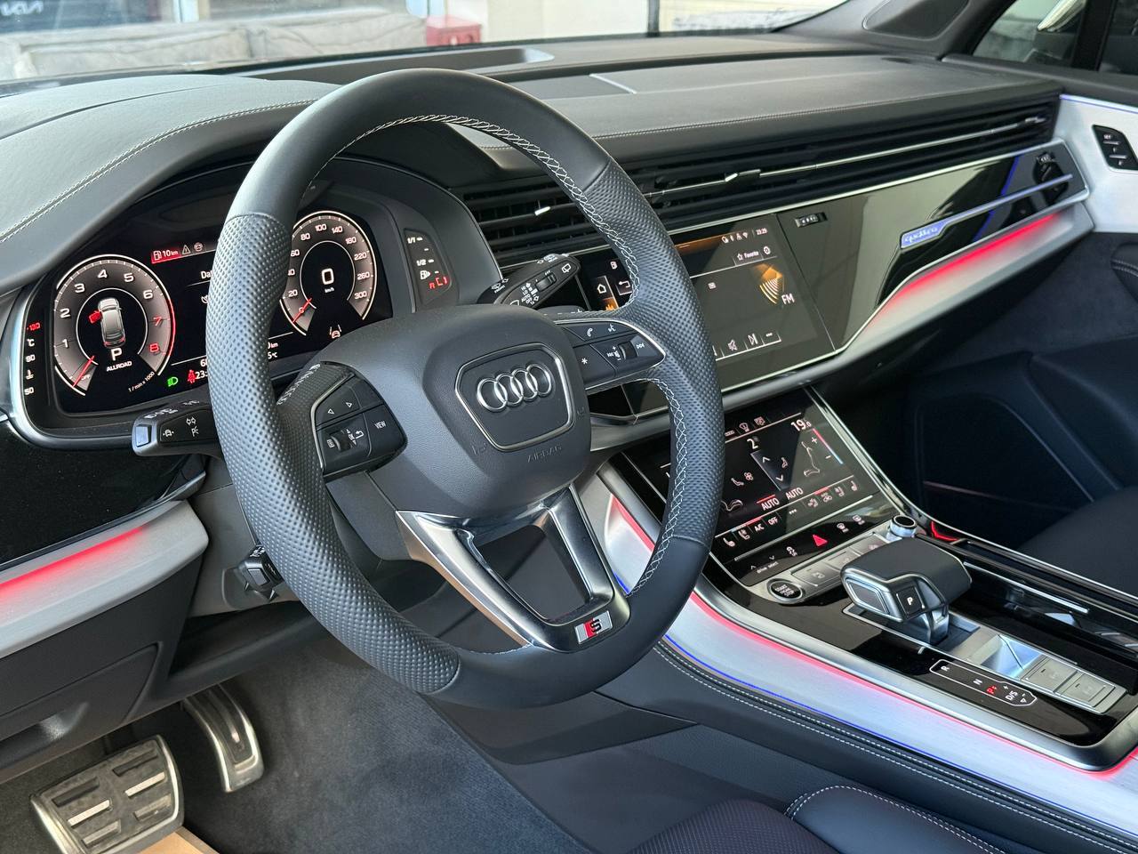 Audi Q7 55TFSI, 2025, Чёрный — фото 9