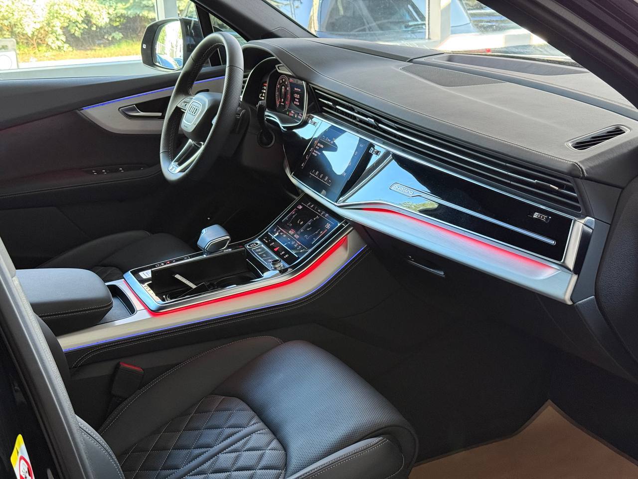 Audi Q7 55TFSI, 2025, Чёрный — фото 10