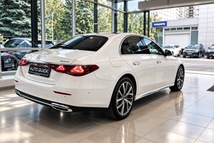 Mercedes-Benz E220d, 2026, Белый — фото 2