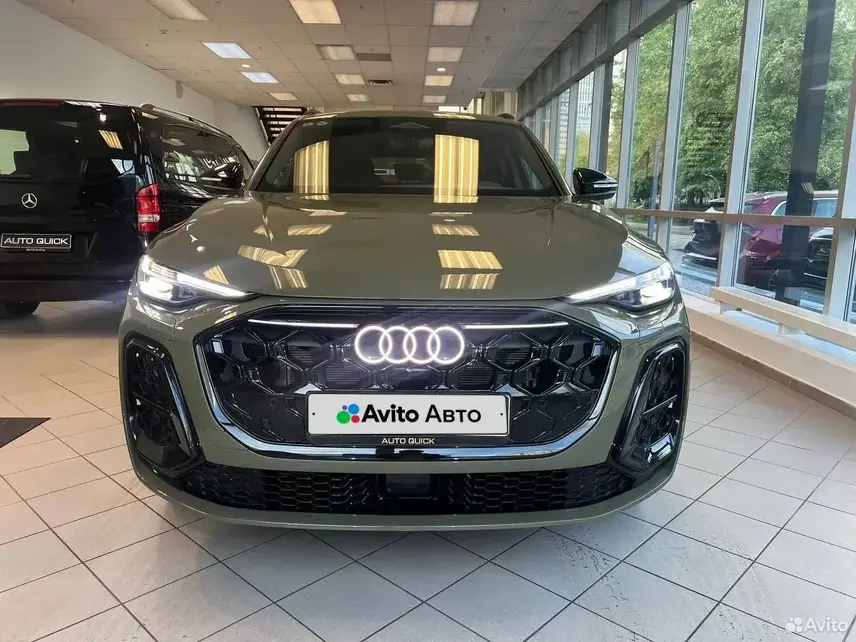 Audi Q5L 40 TFSI, 2026, оливковый  — фото 2