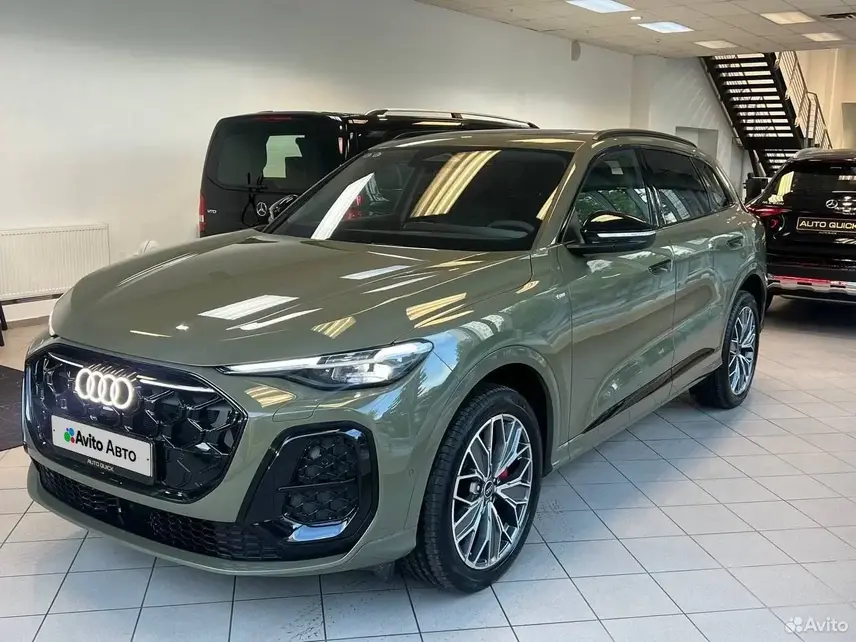 Audi Q5L 40 TFSI, 2026, оливковый  — фото 3