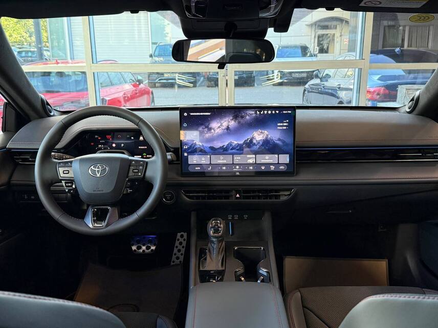  Toyota Camry , 2026, чёрный  — фото 2