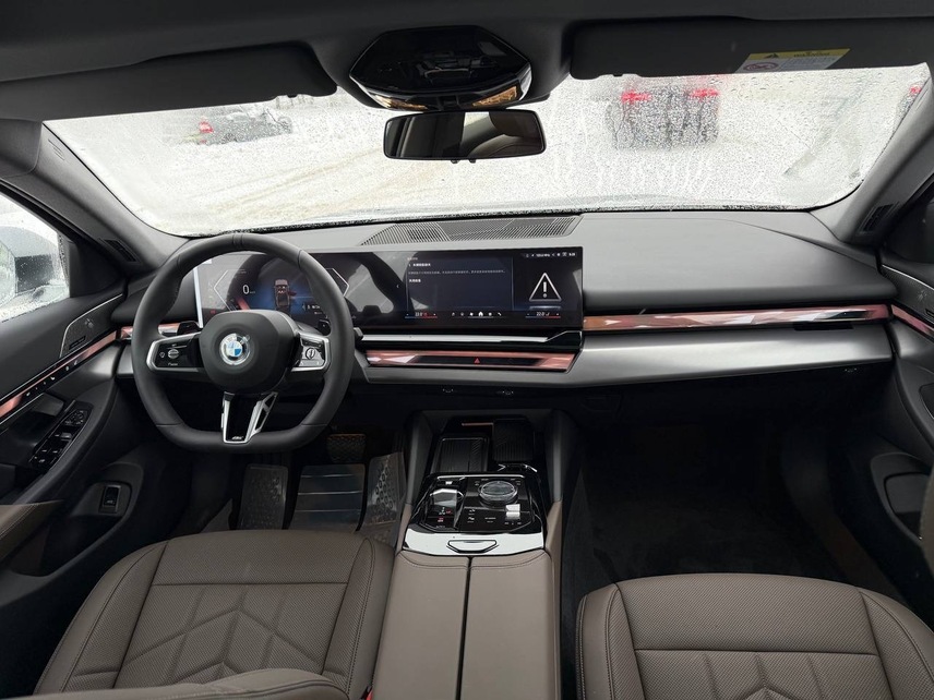 BMW 530 Li, 2025, Серый матовый — фото 6