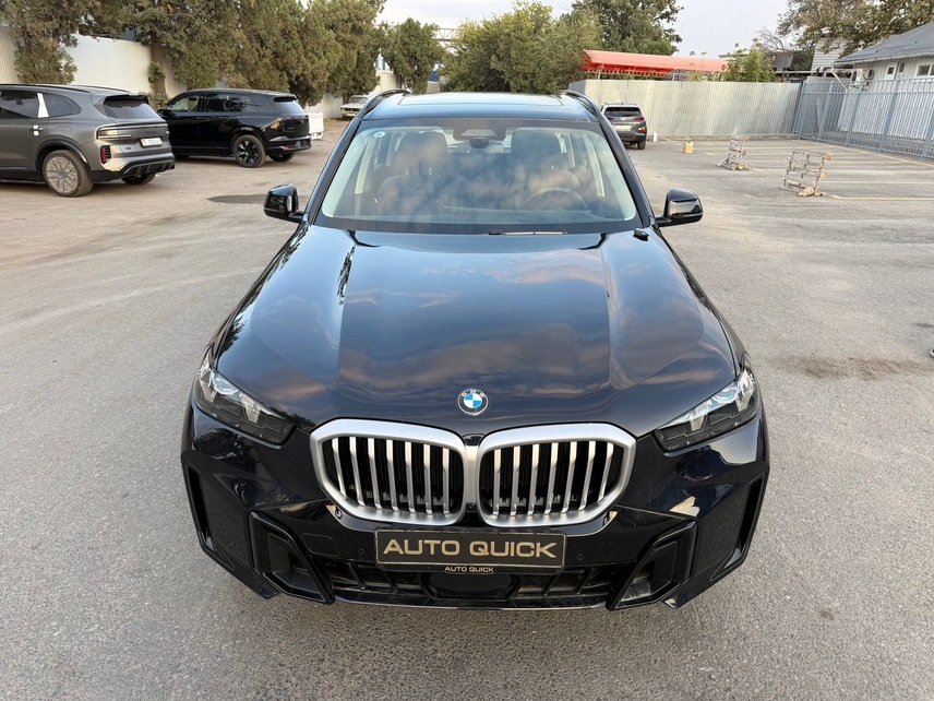 BMW X5 30Li, 2026, Carbon Schwarz — фото 2