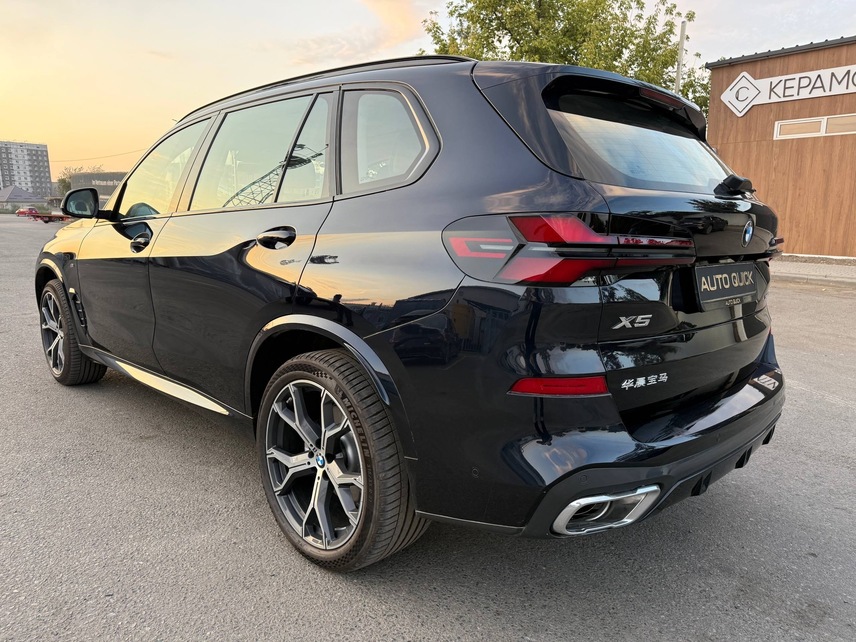 BMW X5 30Li, 2026, Carbon Schwarz — фото 5