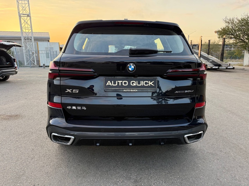 BMW X5 30Li, 2026, Carbon Schwarz — фото 6