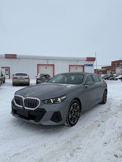 BMW 530 Li, 2025, Серый матовый