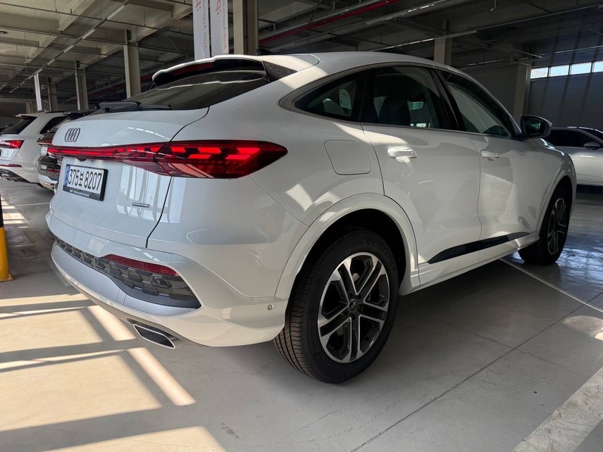 Audi Q5 Sportback 40TFSI, 2026, Белый — фото 3