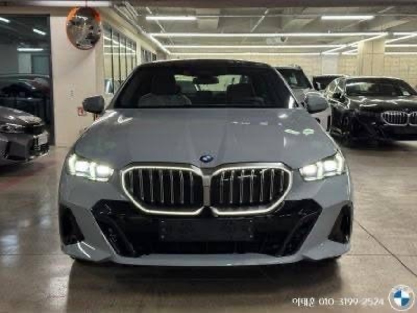 BMW 530i xDrive, 2026, Бруклин — фото 2