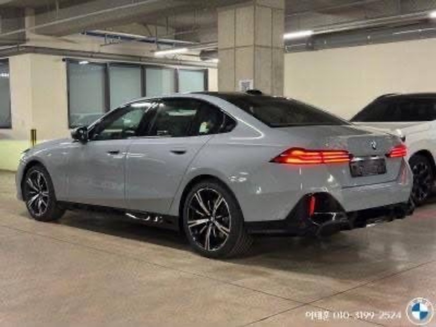 BMW 530i xDrive, 2026, Бруклин — фото 3