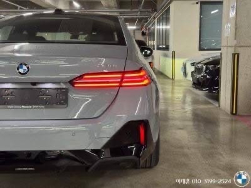 BMW 530i xDrive, 2026, Бруклин — фото 6