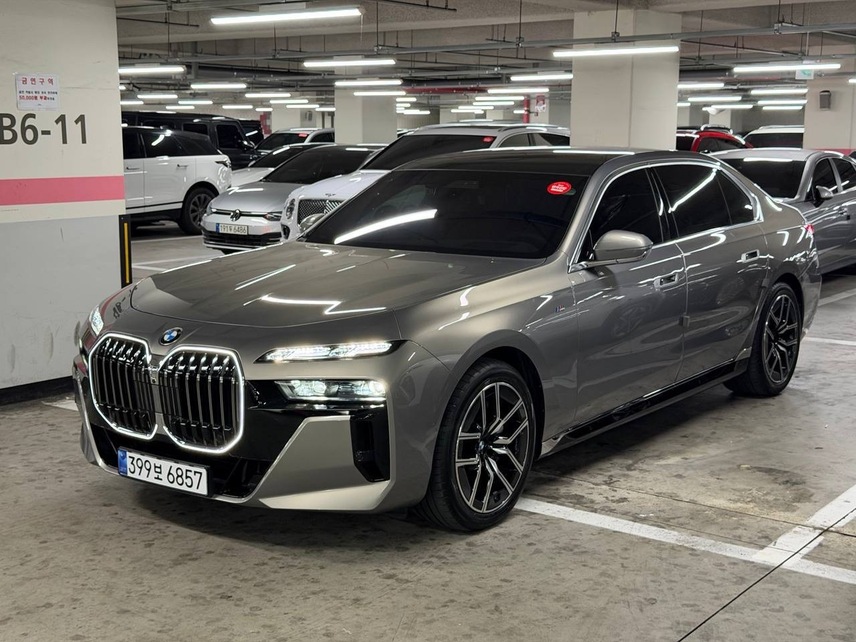 BMW 740i xdrive, 2025, Серый