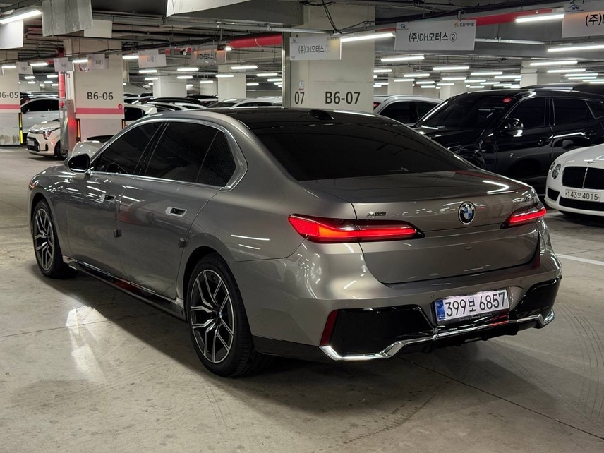 BMW 740i xdrive, 2025, Серый — фото 3