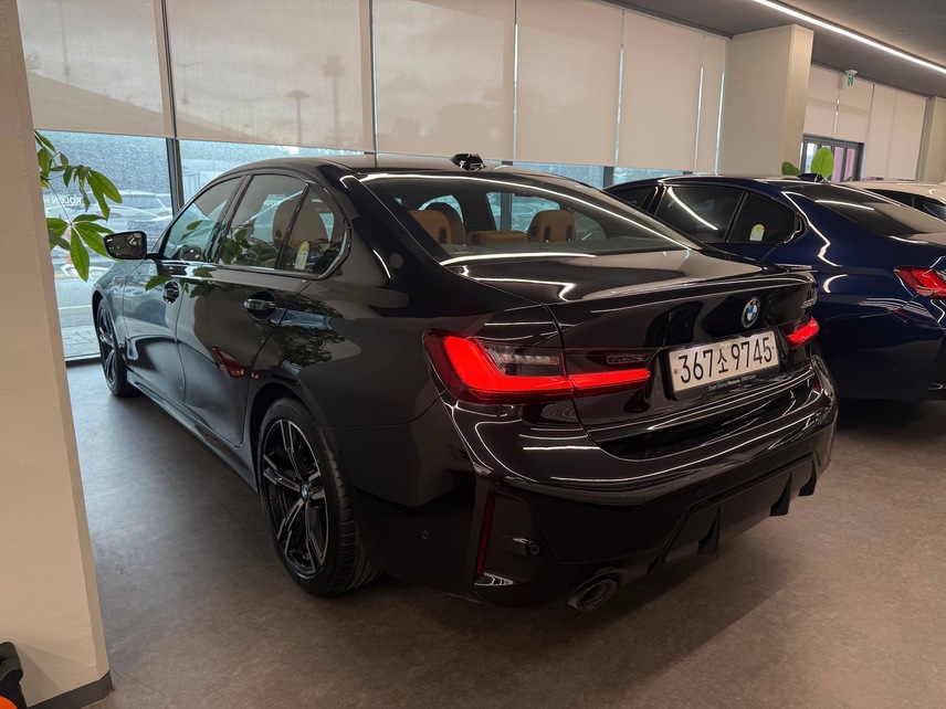 BMW 320d, 2025, Black Sapphire — фото 3
