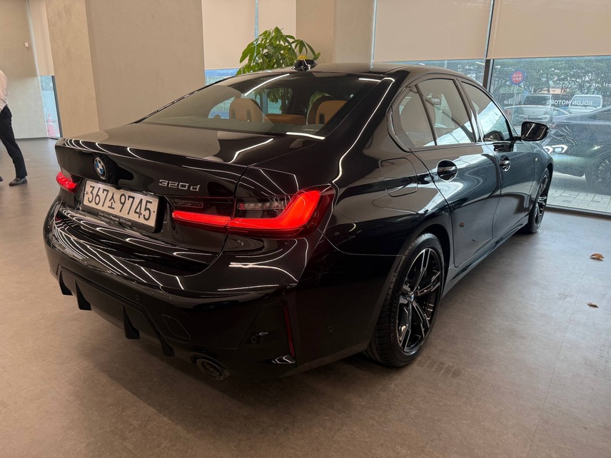 BMW 320d, 2025, Black Sapphire — фото 4