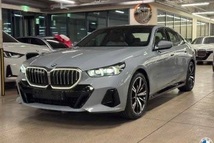 BMW 530i xDrive, 2026, Бруклин — фото 1