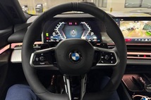 BMW 530i xDrive, 2026, Бруклин — фото 11