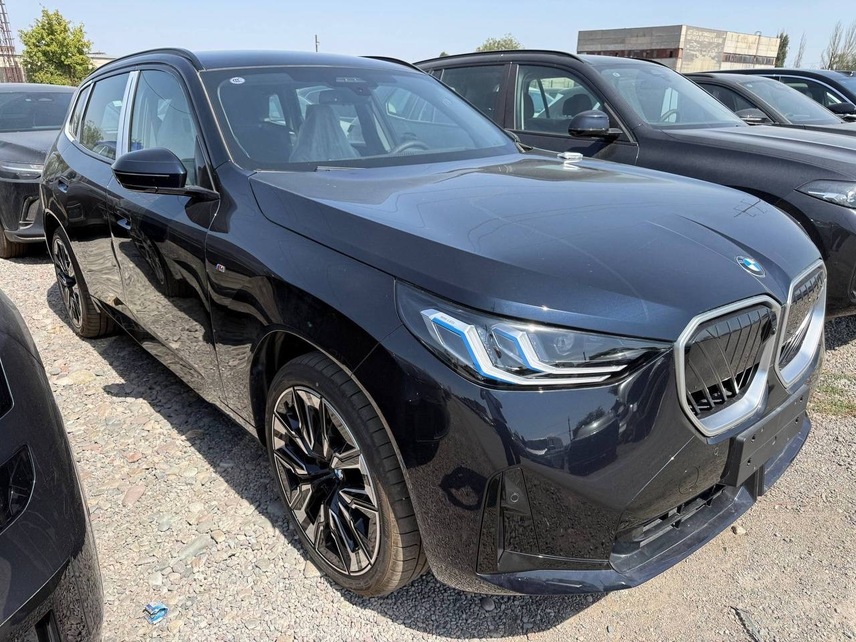 BMW X3 30Li, 2026, Carbon Schwarz — фото 2