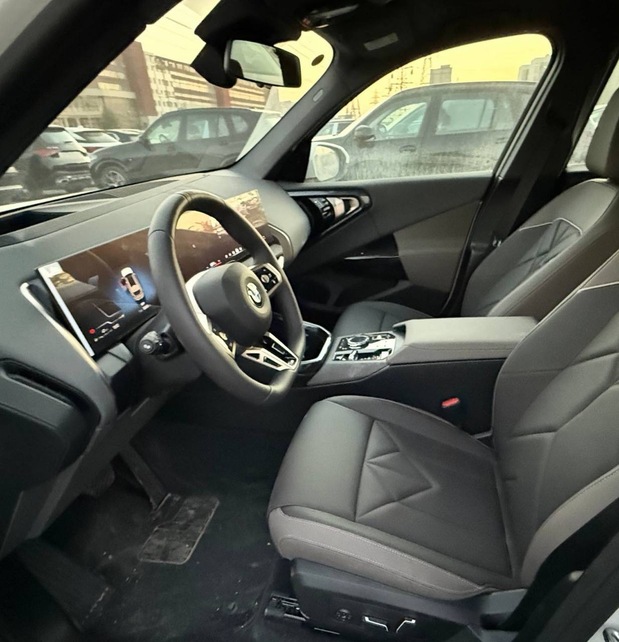 BMW X3 30Li, 2026, Carbon Schwarz — фото 6