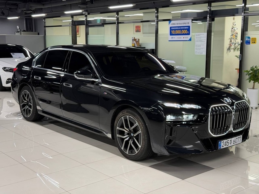 BMW 740i Xdrive, 2025, Чёрный — фото 2