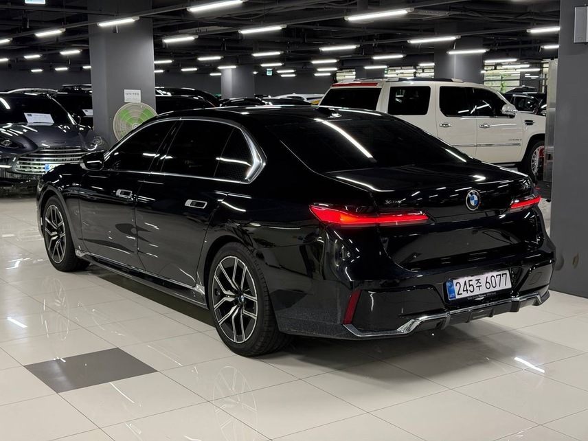 BMW 740i Xdrive, 2025, Чёрный — фото 3