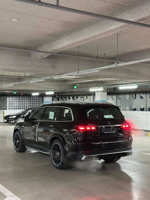 Mercedes-Benz Gls 63 AMG, 2026, Чёрный — фото 3