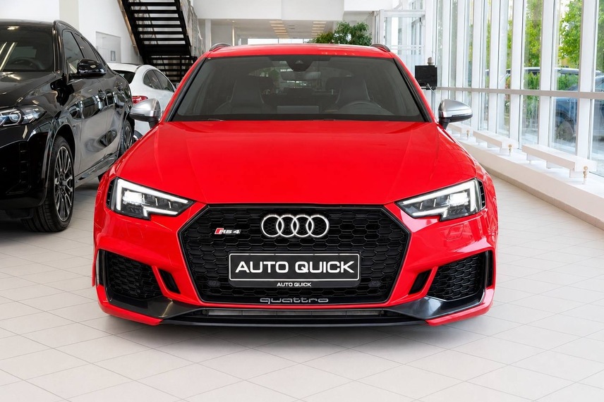 Audi RS4, 2018, Красный