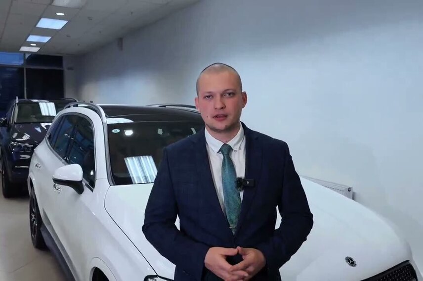 Mercedes-Benz GLC260L Белый на оранжевом
