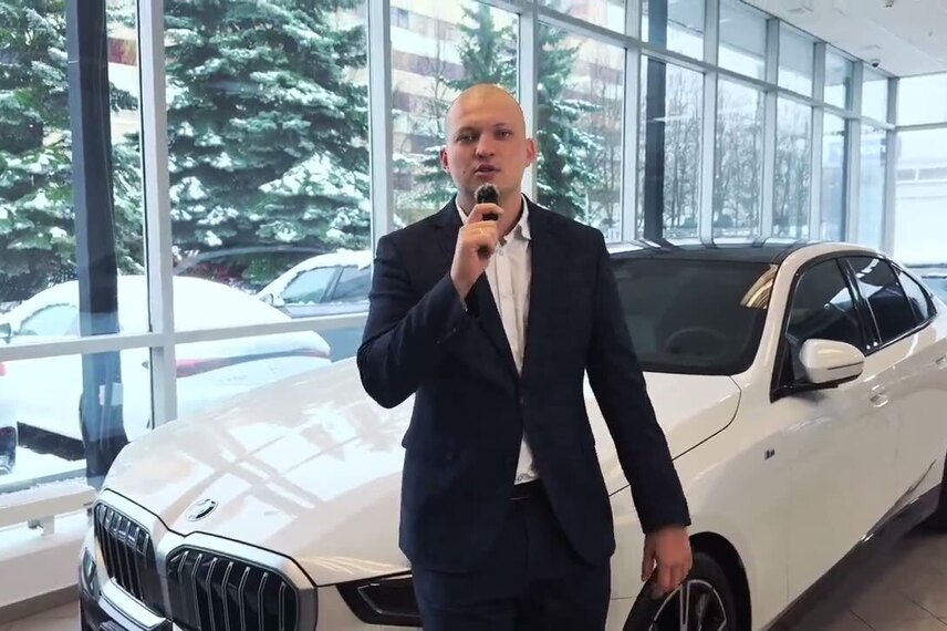BMW 530i xDrive белая